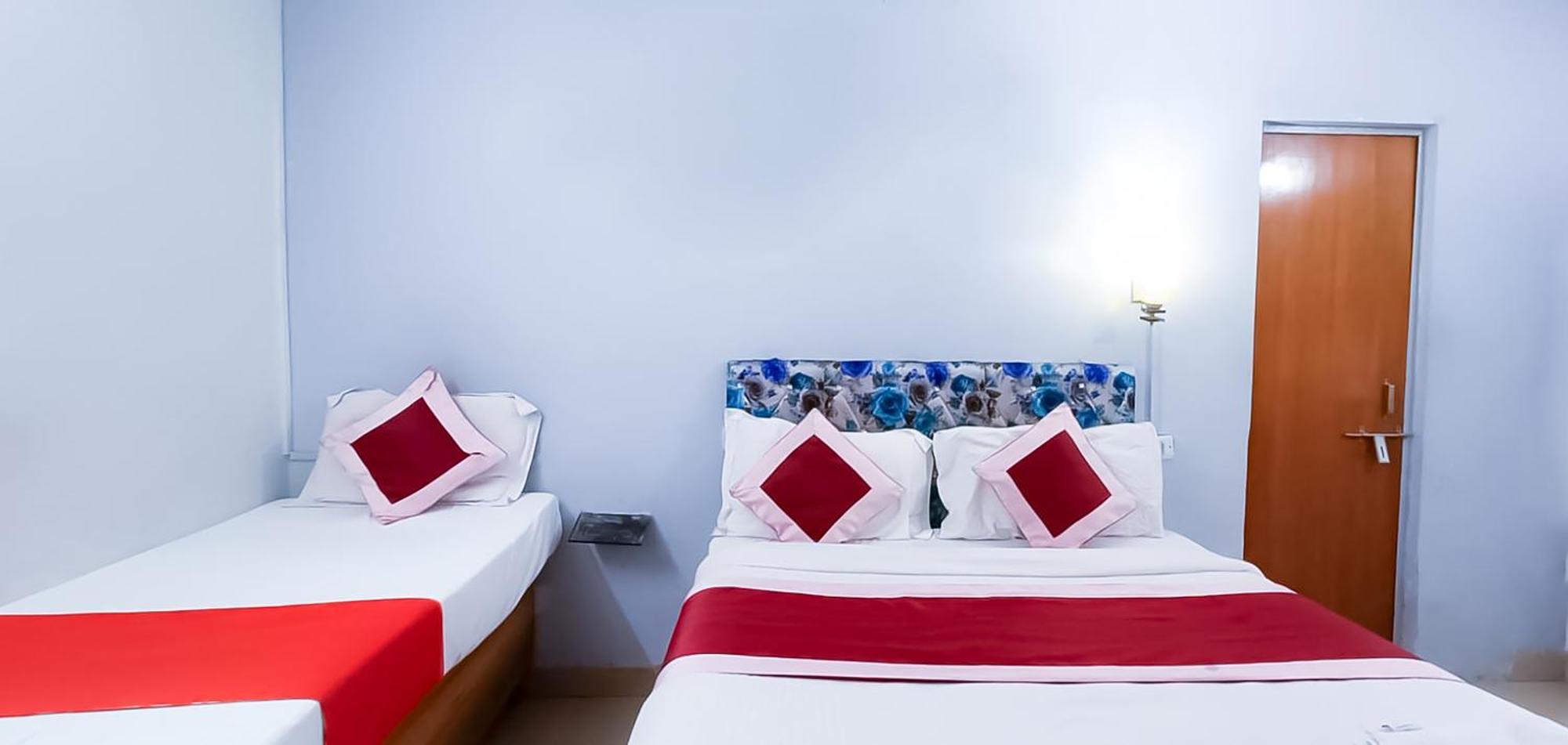 Commodo Residency - Satya Niketan Hotel