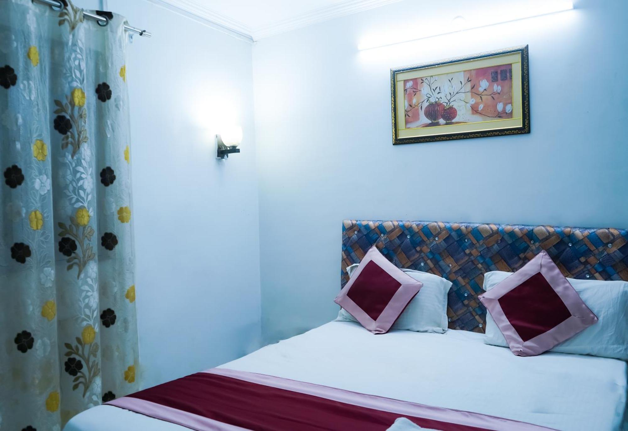 Hotel Commodo Residency - Satya Niketan New Delhi