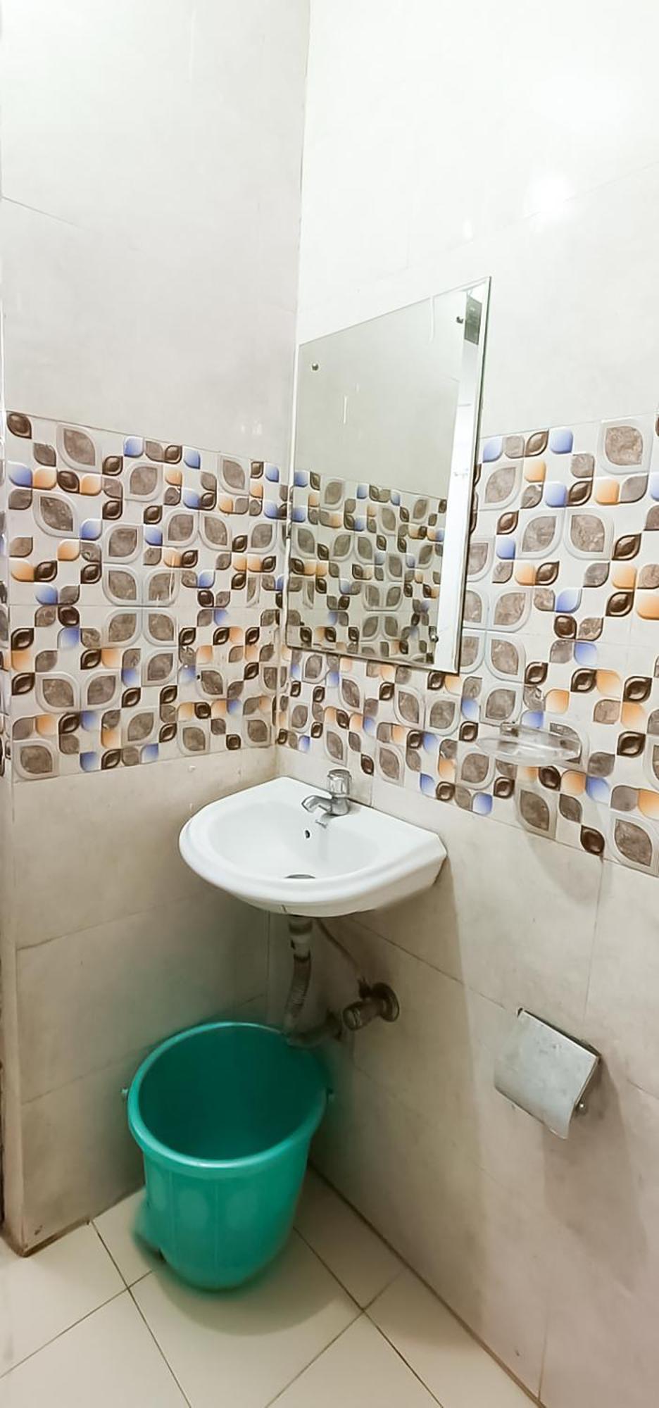 Commodo Residency - Satya Niketan Hotel