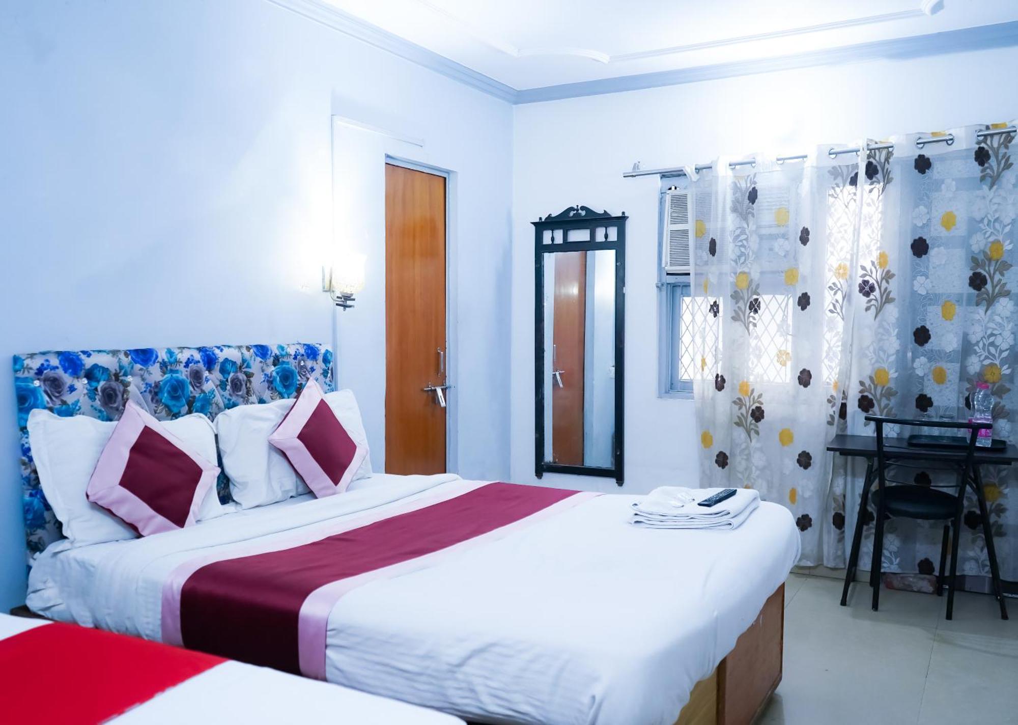 Hotel Commodo Residency - Satya Niketan 3*